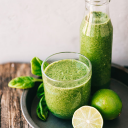 Ingwer-Zitrone-Apfel-Chlorophyll Saft