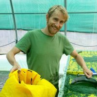 Gründer Dr. Frank Winter im Gewächshaus der Spirulina-Farm von Algenmarkt